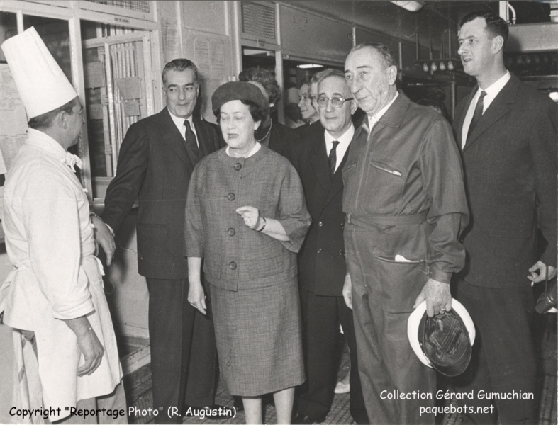 1962-01-Madame-de-Gaulle-a-bord.jpg