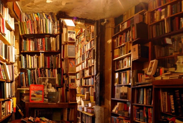 shakespeare_and_company_bookshop.jpg