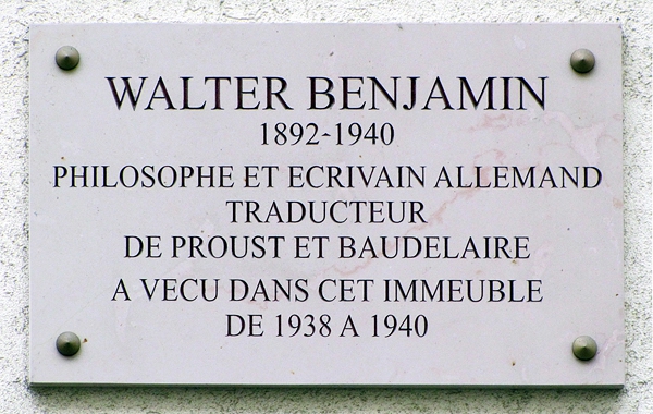 Walter_Benjamin_-_Plaque_commémorative_10_rue_Dombasle,_75015_Paris,_France.jpg
