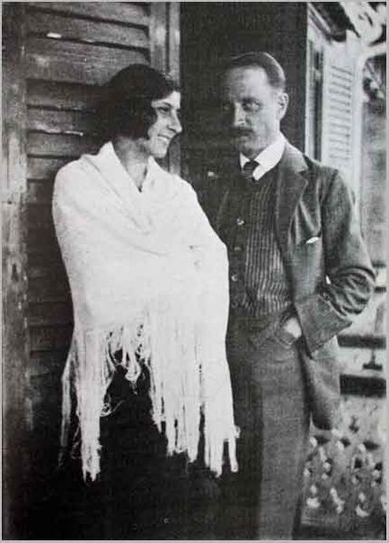 Rilke_and_Klossowska_at_Chateau_Muzot_1923.jpg