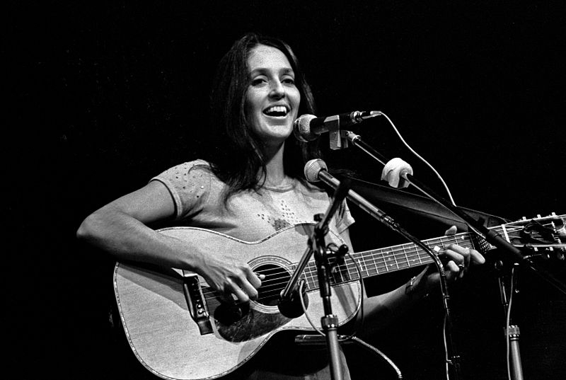 800px-Joan_Baez_Hamburg_1973_2811730005.jpg