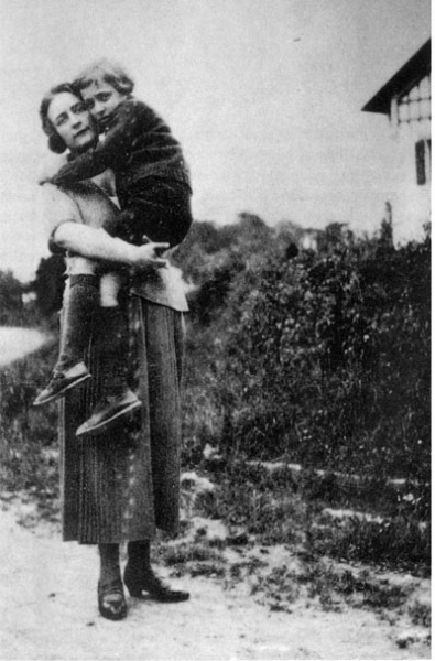 Barthes et sa mère.jpg